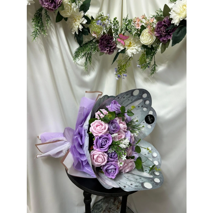 Kelebek Tasarım Kadife Gül Buketi