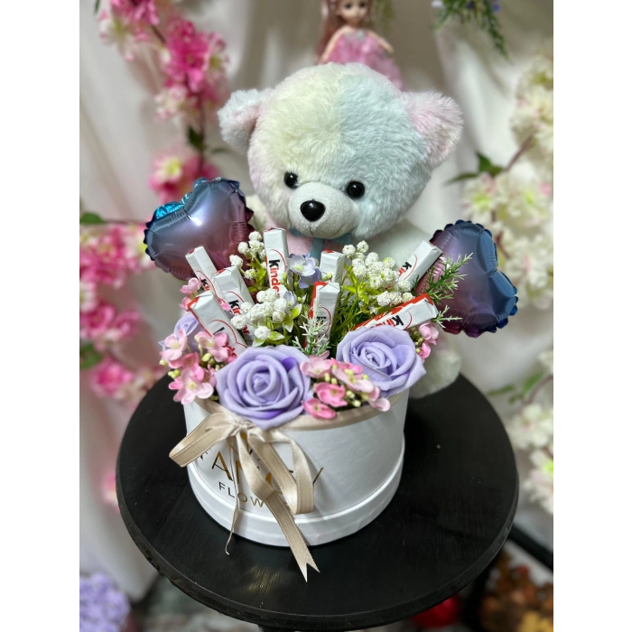 Peluş Ayıcıklı Kinder Stick & Çiçek Kutusu