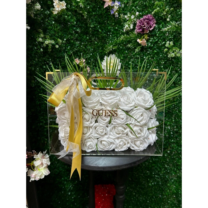 Premium Çantada Beyaz Kadife Güller