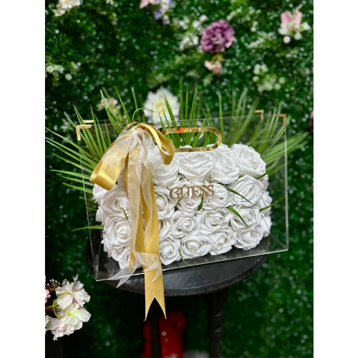 Premium Çantada Beyaz Kadife Güller