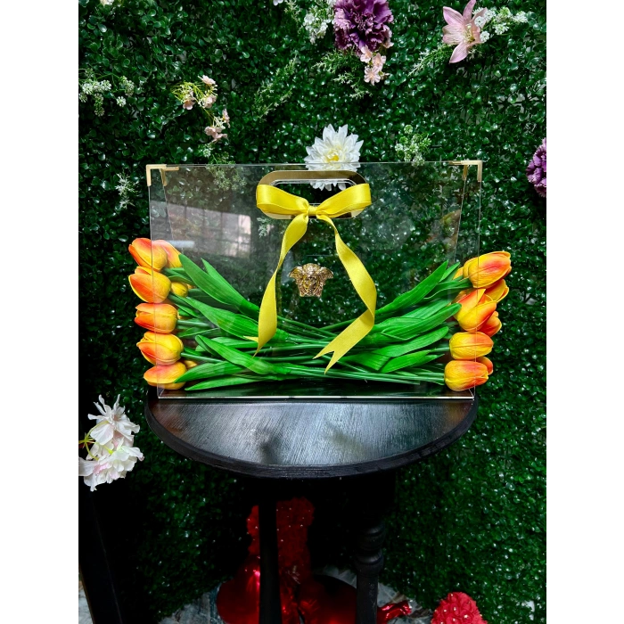 Premium Çantada Islak Dokulu Laleler