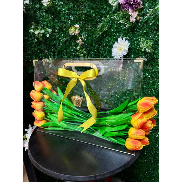 Premium Çantada Islak Dokulu Laleler