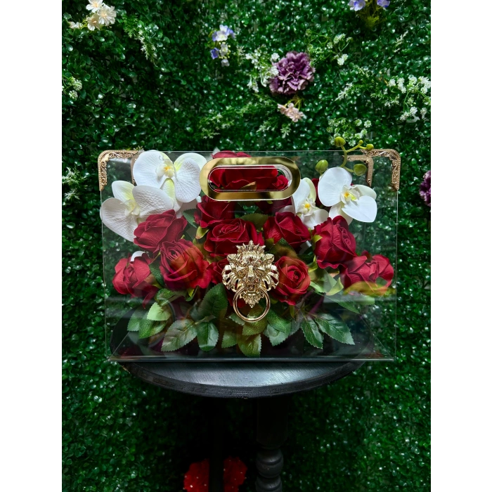 Premium Çantada Kadife Güller ve Islak Dokulu Orkide