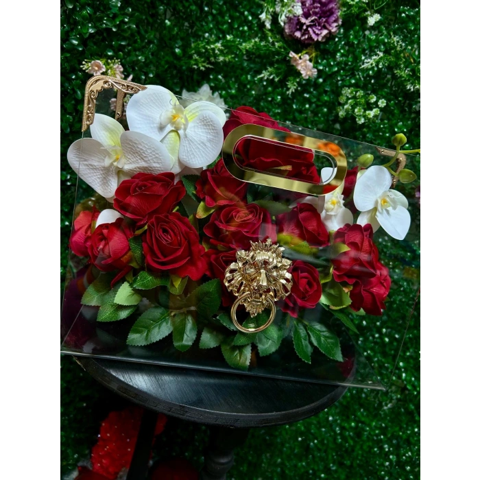 Premium Çantada Kadife Güller ve Islak Dokulu Orkide