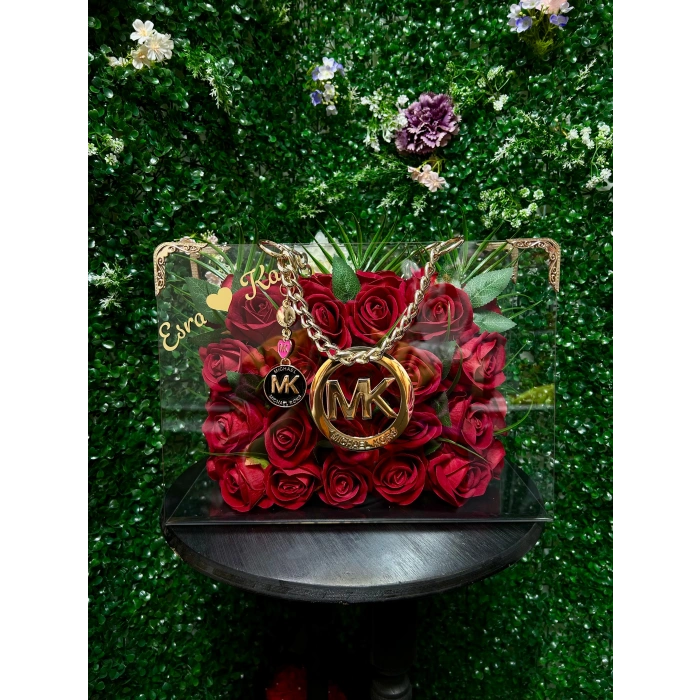 Premium Zincirli Çantada Kırmızı Kadife Güller