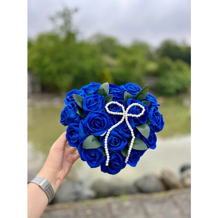 Tasarım Kalp Kutuda Mavi Kadife Güller