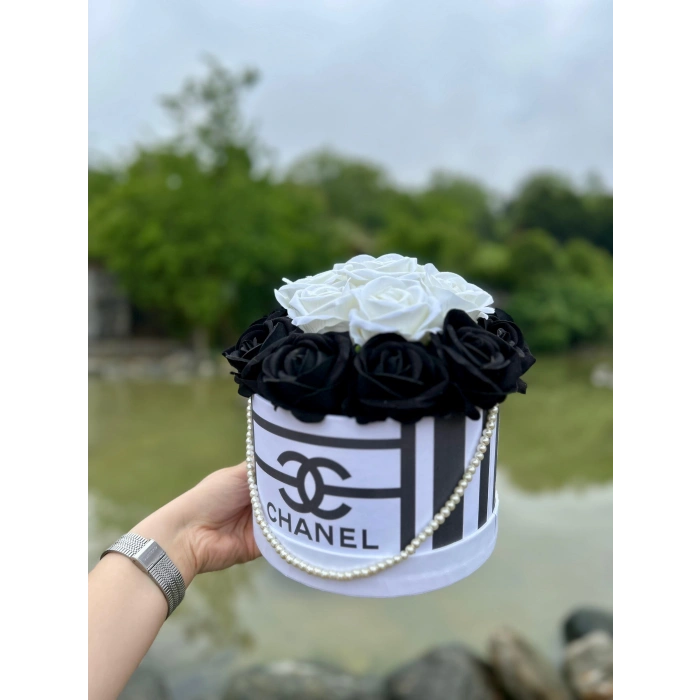 Tasarım Kutuda İnci Detay Kadife Güller