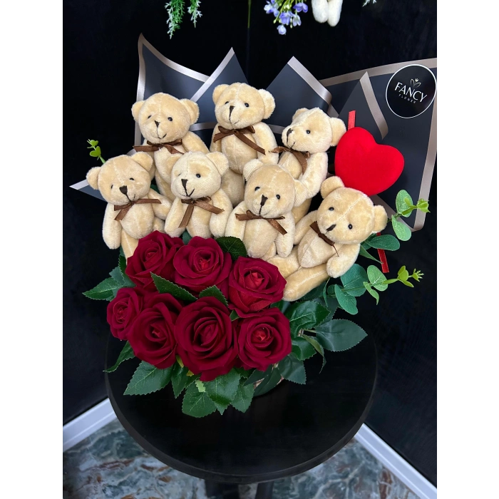 Tasarım Kutuda Peluş Ayıcıklar ve Kadife Güller