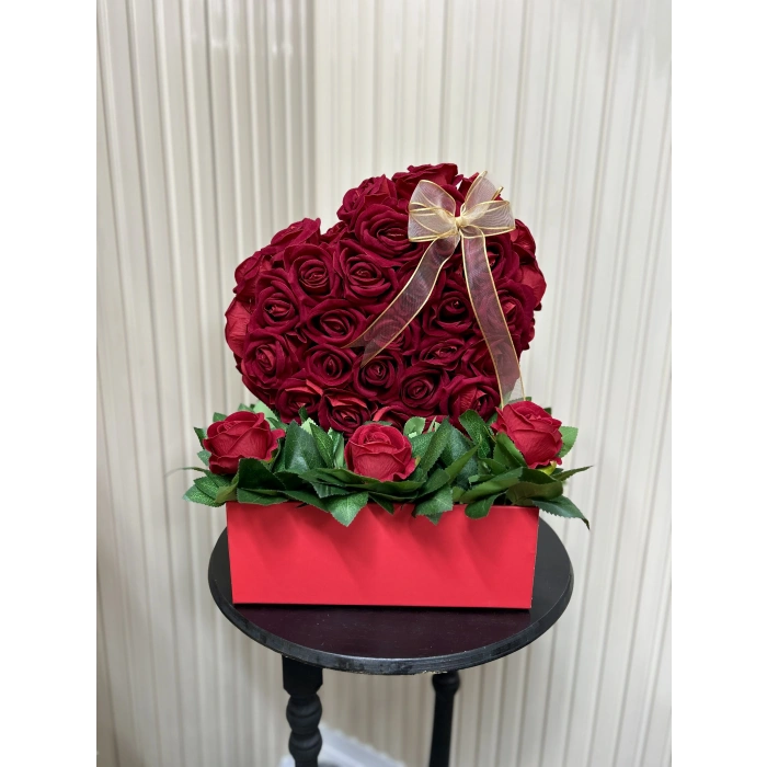 Üç Boyutlu Kadife Gül Kalp Aranjman