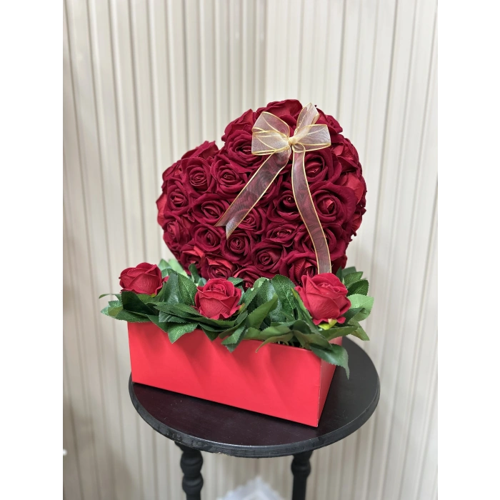 Üç Boyutlu Kadife Gül Kalp Aranjman