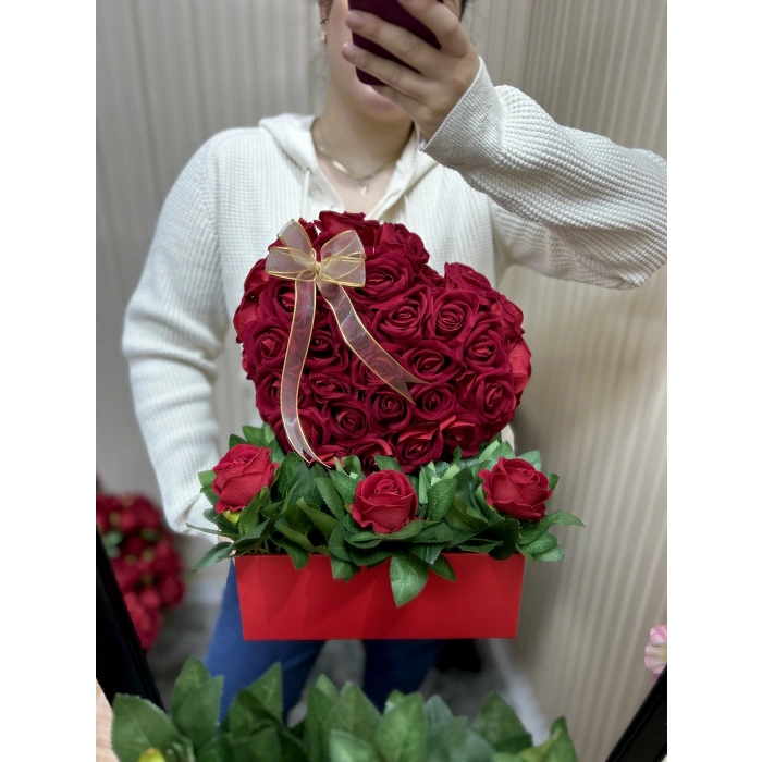 Üç Boyutlu Kadife Gül Kalp Aranjman