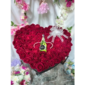 Dev Kalp Kutuda Kırmızı Kadife Güller