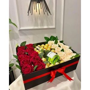 Dikdörtgen Kutuda JP. Chenet Kırmızı&Beyaz Kadife Güller ve Rocher