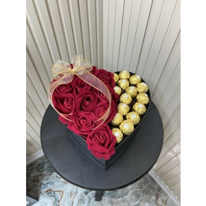 Kalp Kutuda Rocher ve Kadife Güller