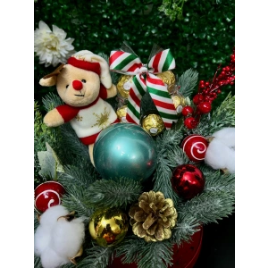 Kutuda Yapay Çam Dalları, Rocher ve Peluş Ayıcıklı Aranjman