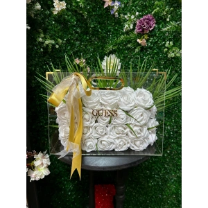 Premium Çantada Beyaz Kadife Güller