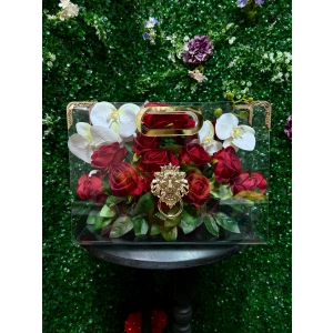 Premium Çantada Kadife Güller ve Islak Dokulu Orkide