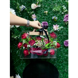 Premium Çantada Kırmızı Kadife Güller