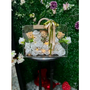 Premium Çantada Mini Peluşlar ve Beyaz Kadife Güller