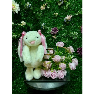 Premium Çantada Peluş Tavşan ve Pembe Kadife Güller