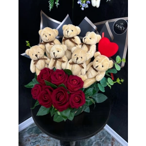 Tasarım Kutuda Peluş Ayıcıklar ve Kadife Güller