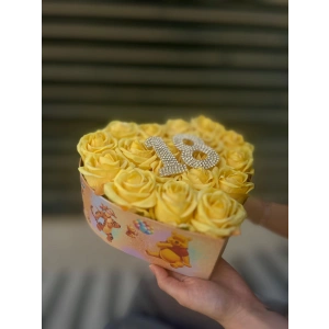 Winnie The Pooh Tasarımlı Kalp Kutuda Kristal Taş Rakamlı Kadife Güller
