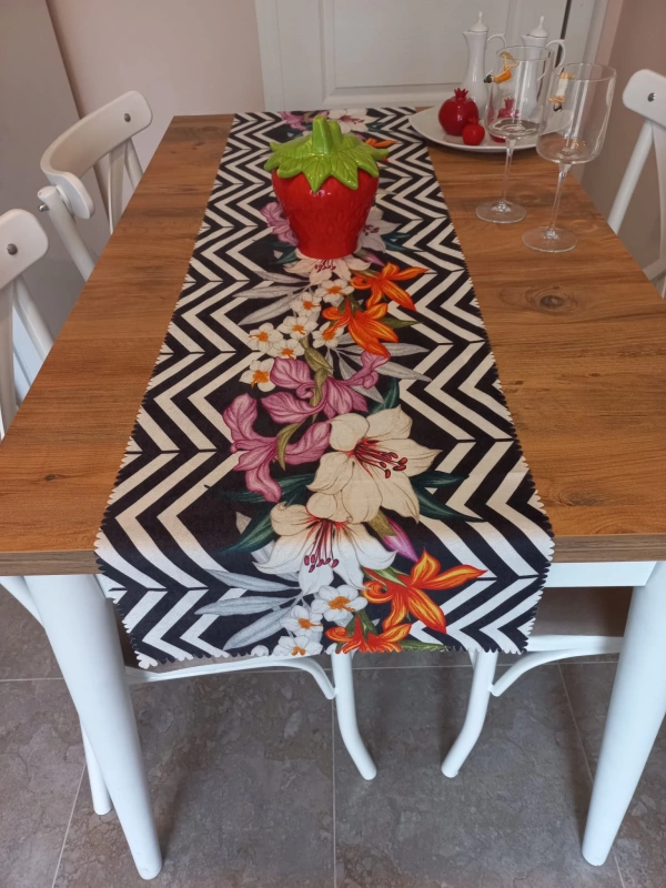 Dertsiz Kumaş 35X135 cm Runner Masa Örtüsü RN004