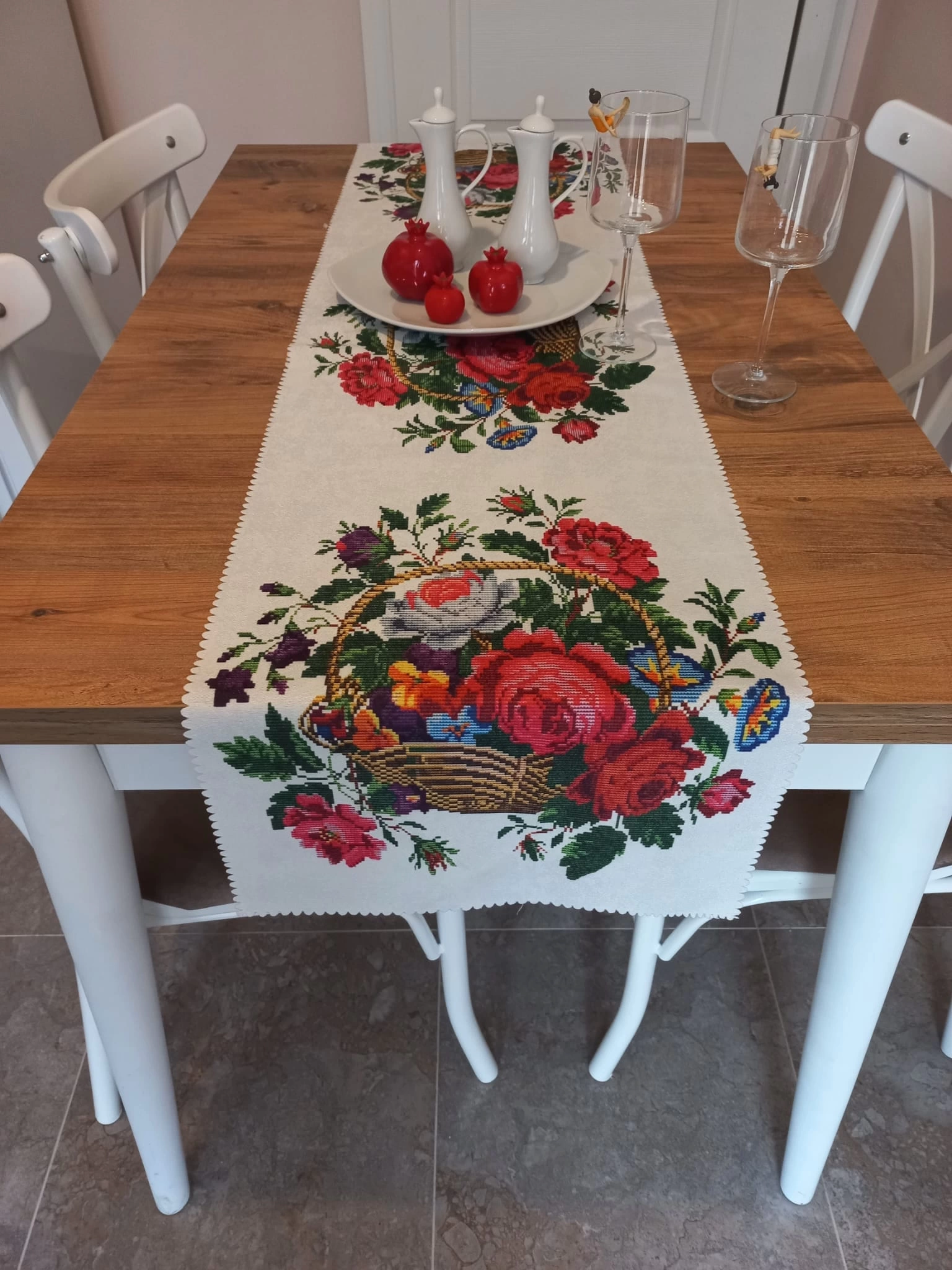 Dertsiz Kumaş 35X135 cm Runner Masa Örtüsü RN006