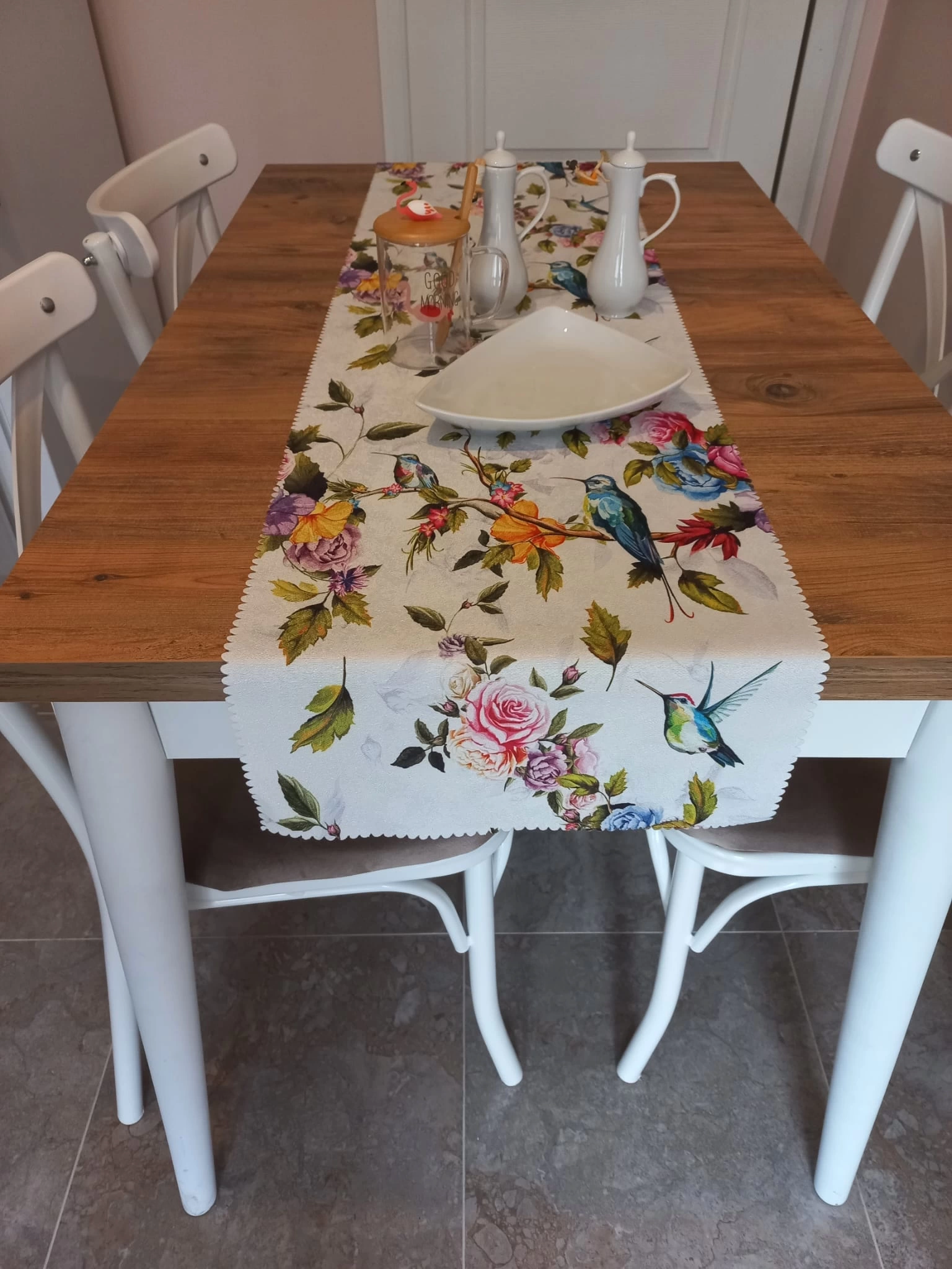 Dertsiz Kumaş 35X135 cm Runner Masa Örtüsü RN008