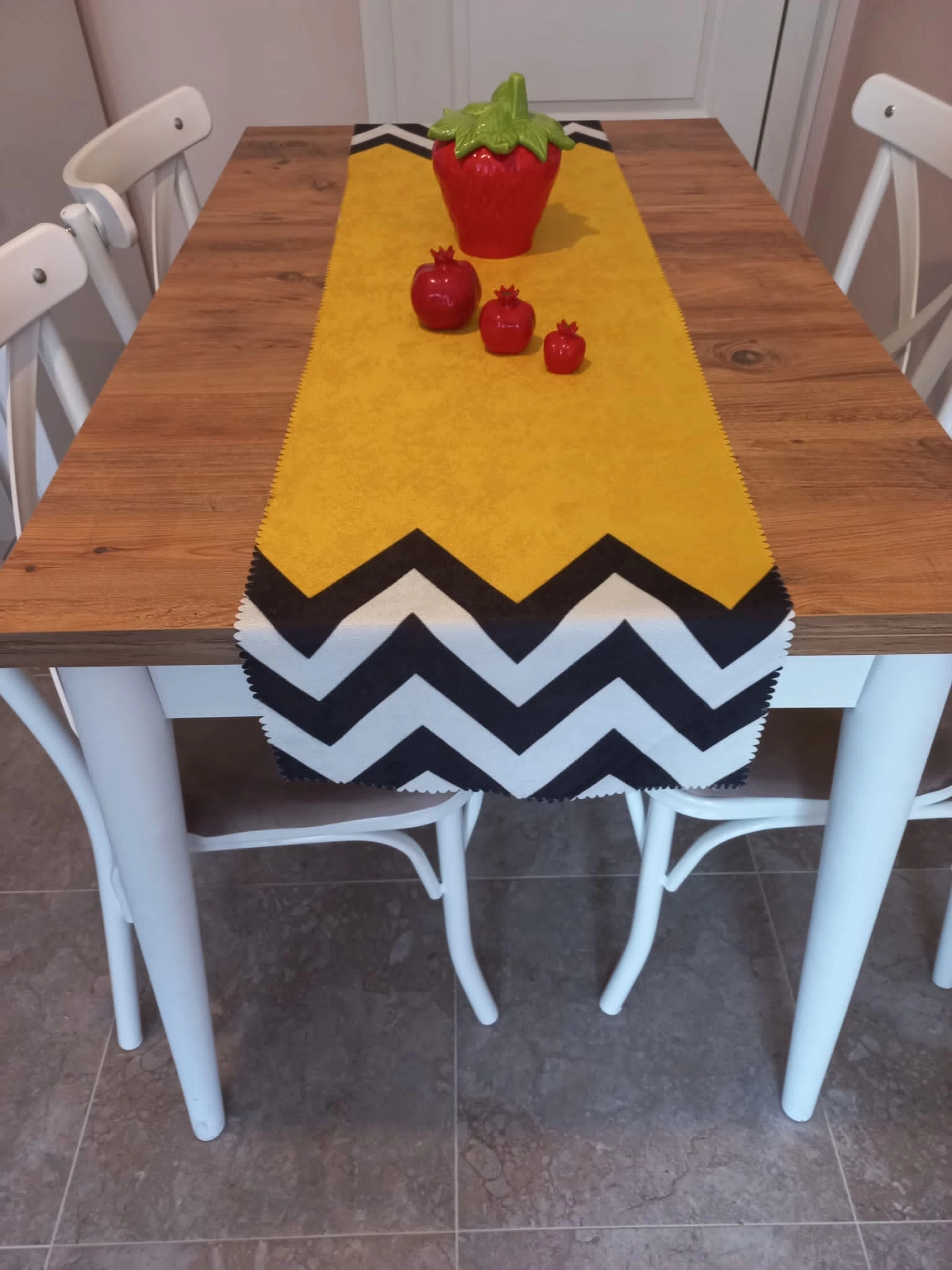 Dertsiz Kumaş 35X135 cm Runner Masa Örtüsü RN016