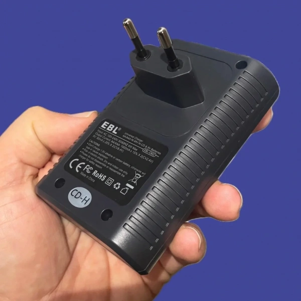 EBL Smart Universal Pil Şarj Cihazı