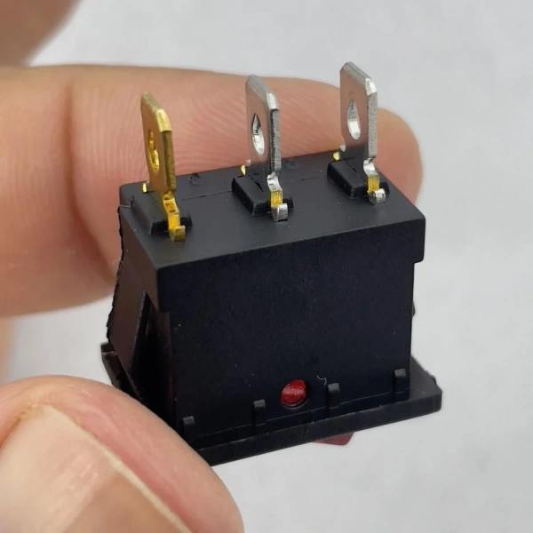 IC-118 Mini Işıklı Anahtar 3P Siyah + Kırmızı Işık