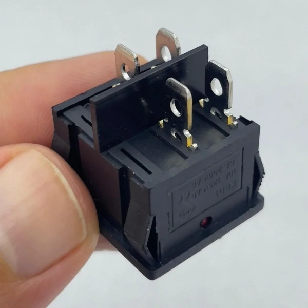 IC-126 Orta Boy Işıklı Anahtar On-Off 4P