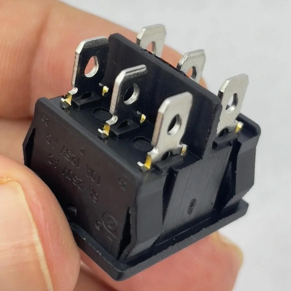 IC-130 Orta Boy Işıksız Anahtar On-Off-On 6P
