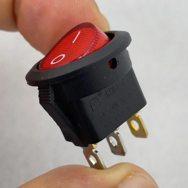 IC-131 Yuvarlak Işıklı Anahtar On-Off 3P Kırmızı