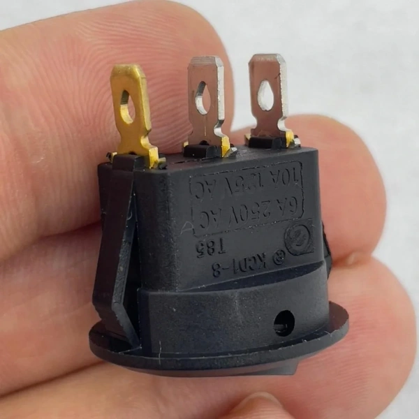 IC-132 Yuvarlak Nokta Işıklı Anahtar On-Off 3P