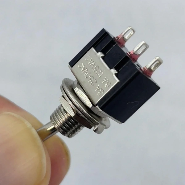 IC-141 Toggle Switch Yaylı Off-Mom 6mm 3P MTS-112