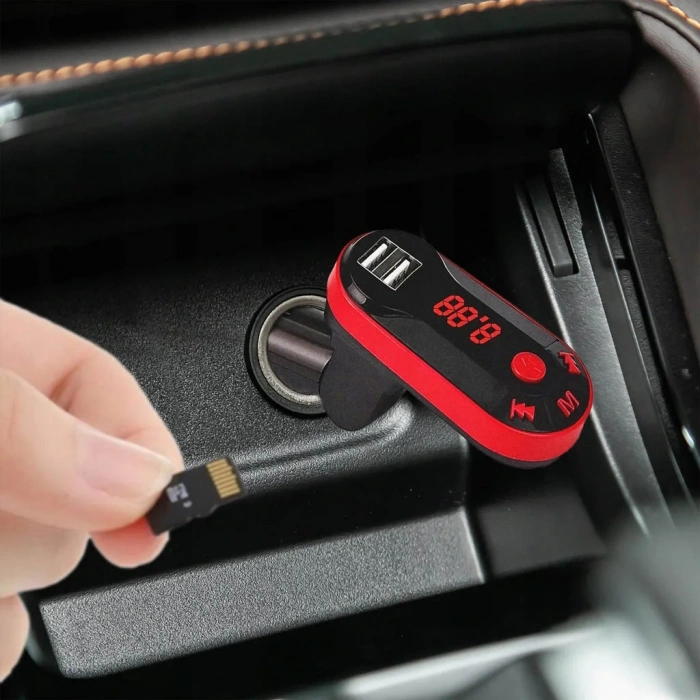 Divex Kumandalı Çakmaklık Girişli Araç Fm Transmitter Bluetooth 2xUSB - SD Kart Kırmızı DT-600