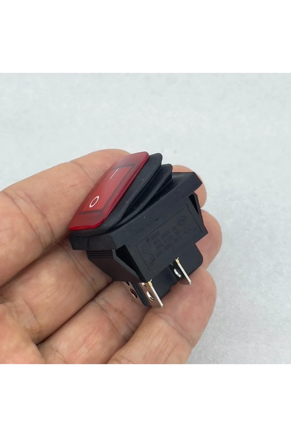 IC-104W Geniş Körüklü Işıklı Anahtar On-Off 4P Kırmızı