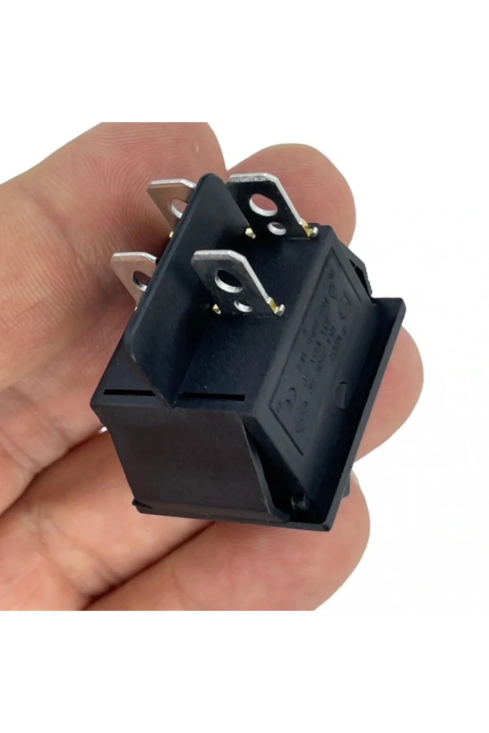IC-109 Geniş Işıksız Yaylı Anahtar OFF-MOM 4P
