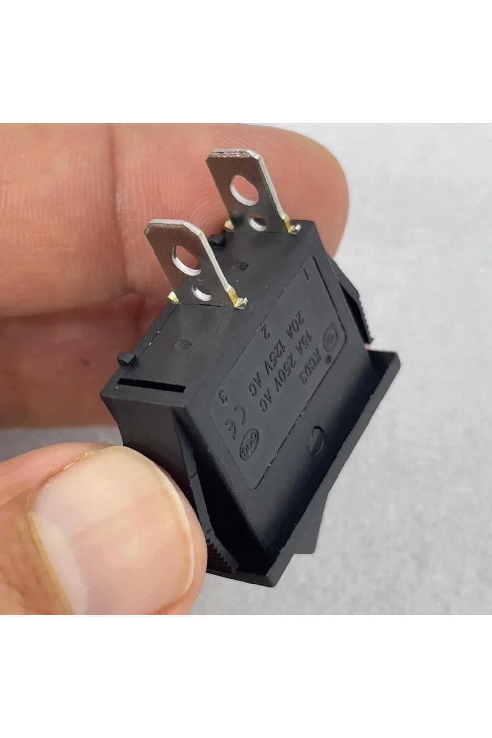 IC-116 Dar Işıksız Yaylı Anahtar Off-Mom 2P Siyah