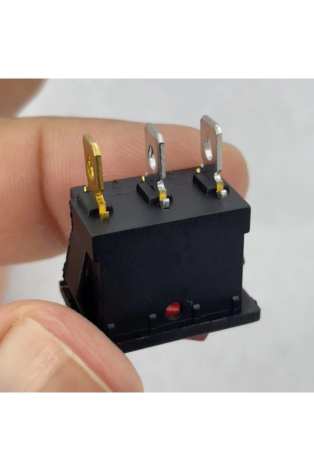 IC-118 Mini Işıklı Anahtar 3P Siyah + Kırmızı Işık
