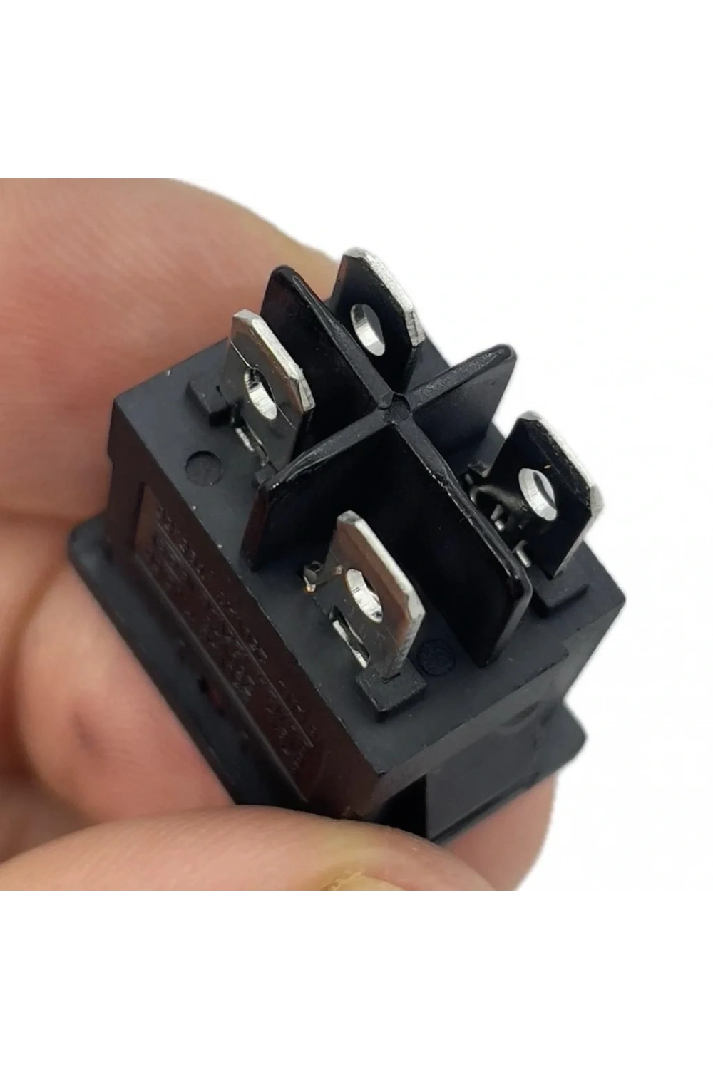 IC-119 Mini Işıklı Anahtar 4P Siyah + Kırmızı Işık
