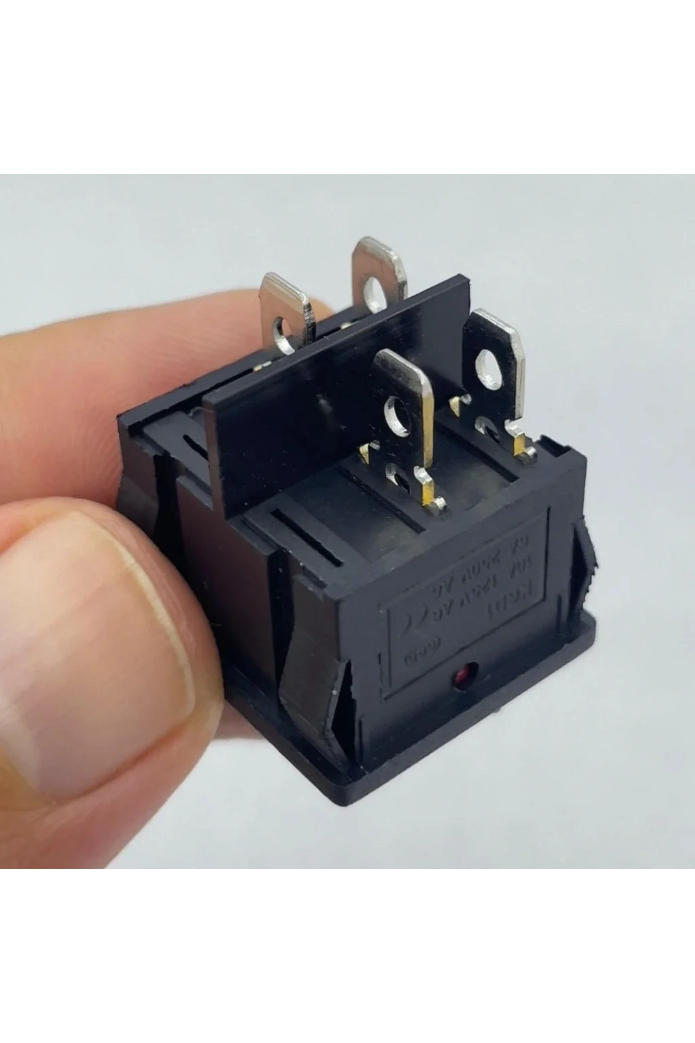 IC-126 Orta Boy Işıklı Anahtar On-Off 4P