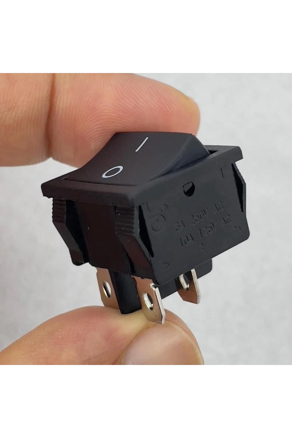 IC-128 Orta Boy Işıksız Anahtar Yaylı Off-Mom 4P