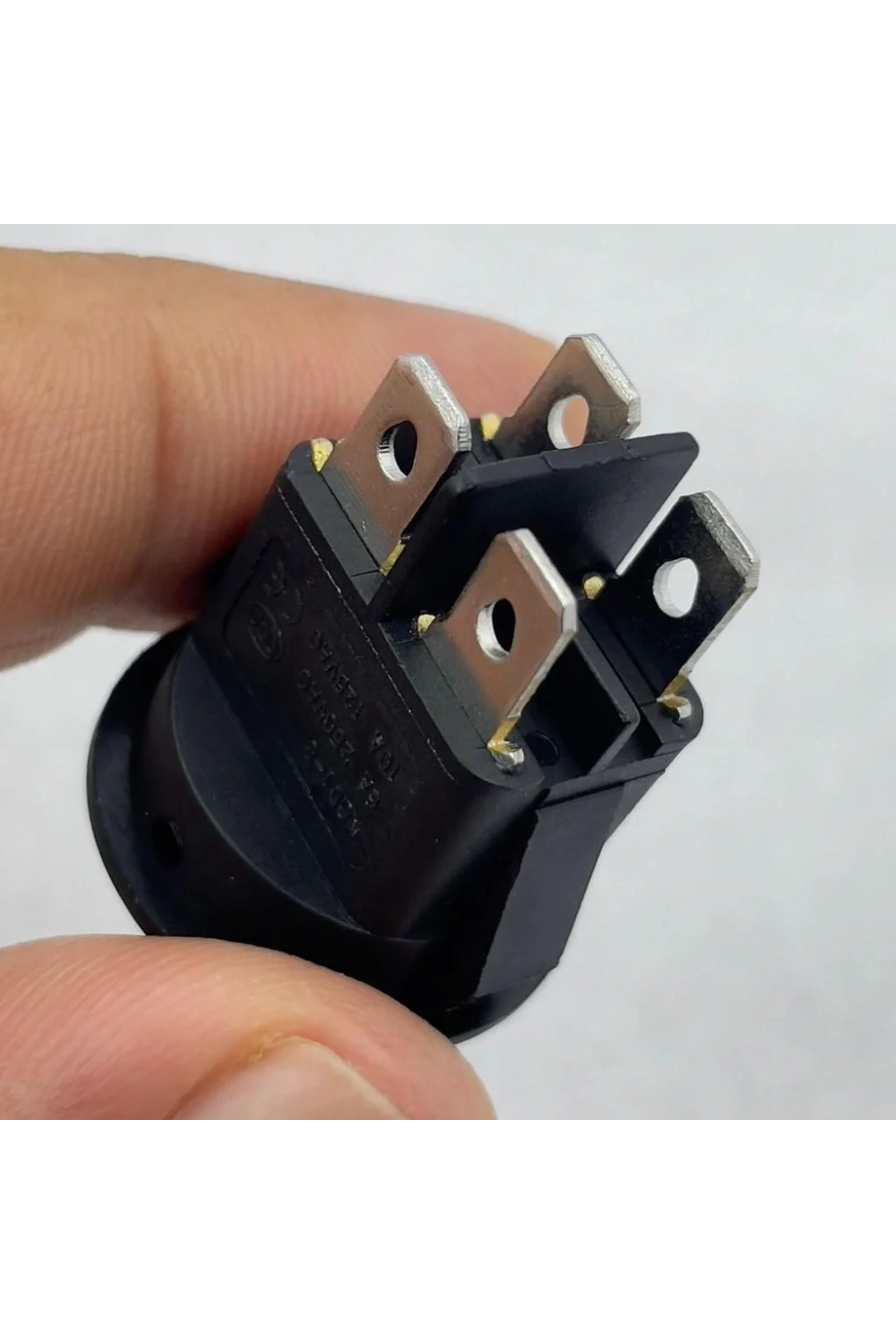 IC-131-4 Yuvarlak Işıklı Anahtar On-Off 4P