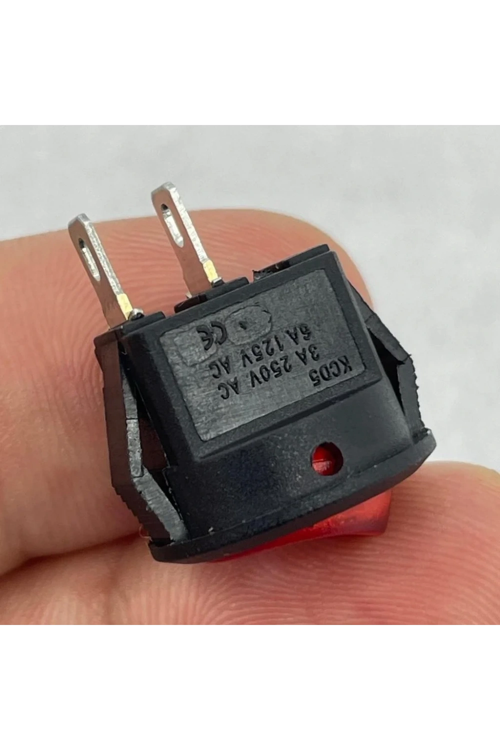 IC-134E Kırmızı Yuvarlak Anahtar Işıksız On-Off 2P