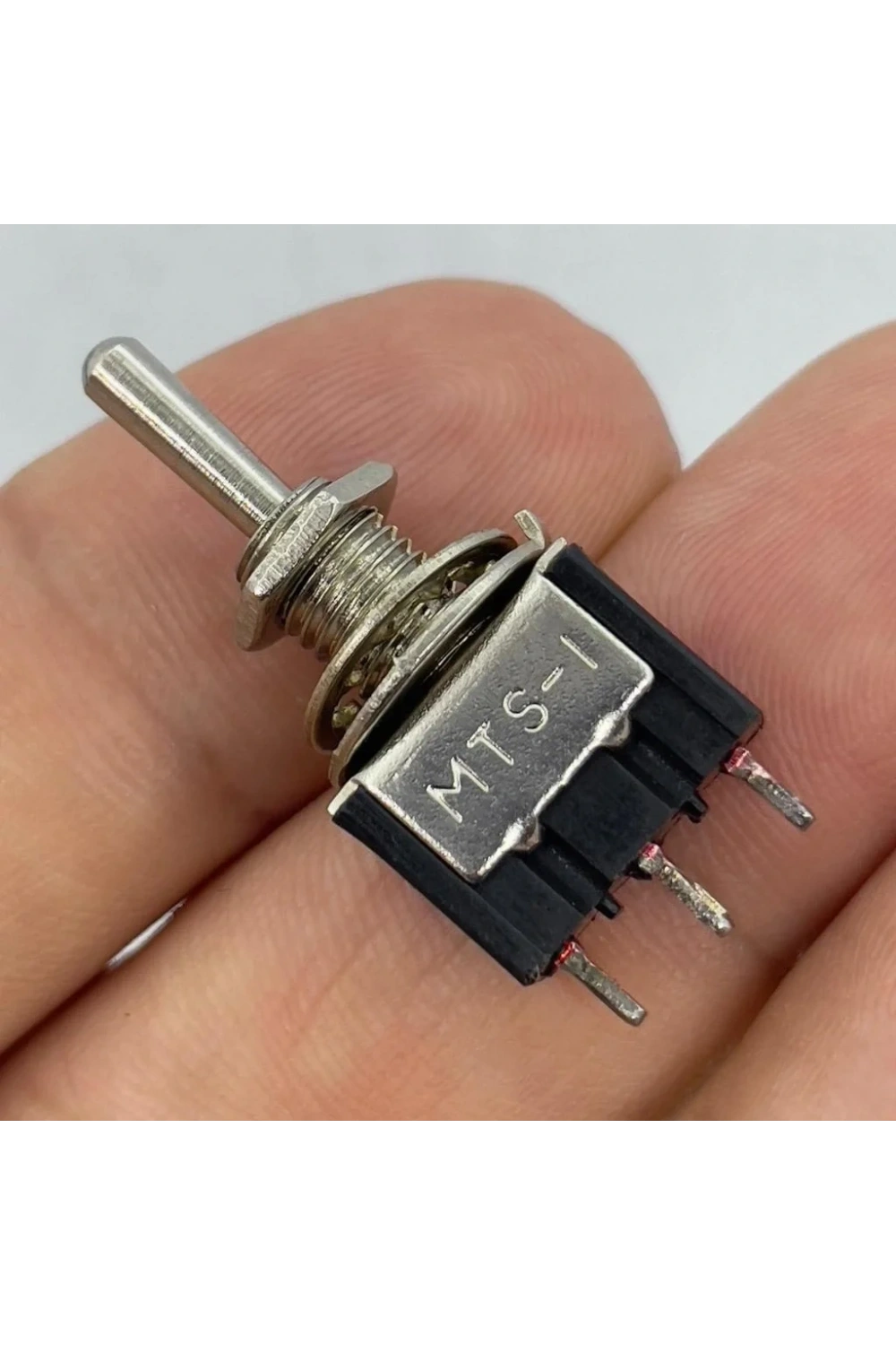 IC-140 Toggle Switch On-Off-On 6mm 3P MTS-103