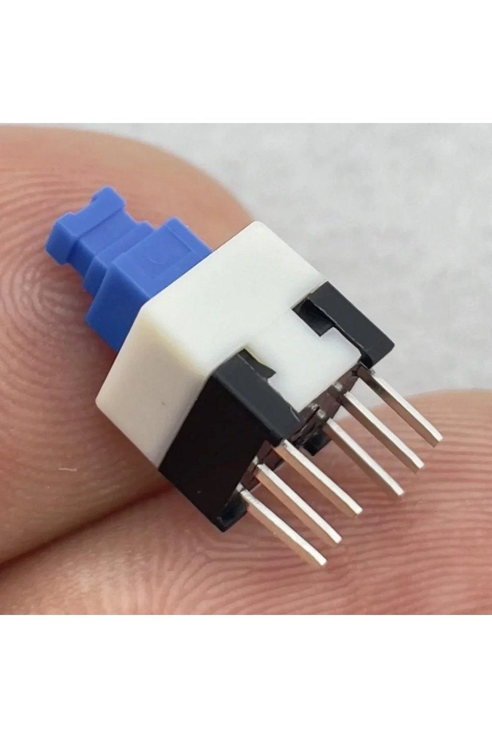 IC-197 6 Pinli Bacaklı Yaylı Push Buton 7x7mm