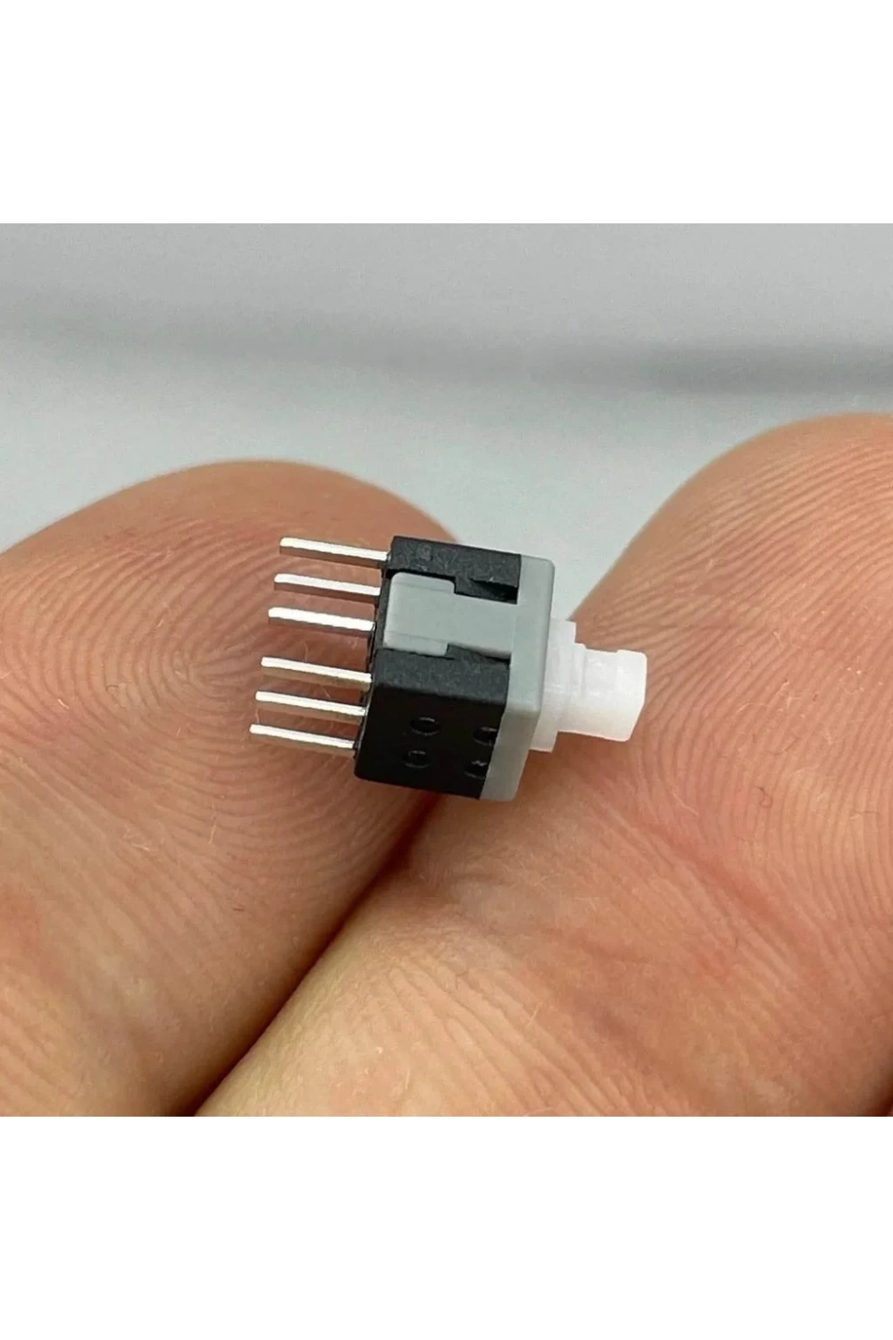 IC-197A 6 Pinli Bacaklı Yaylı Push Buton 6x6mm